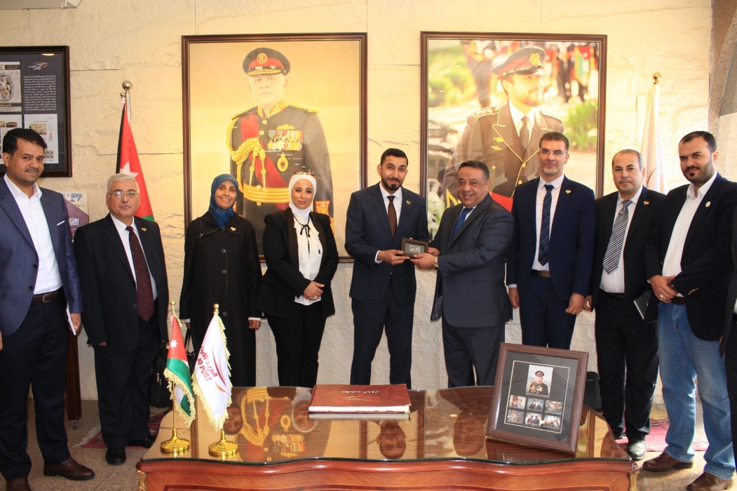 مدير عام المؤسسة السورية للبريد يزور البريد الأردني