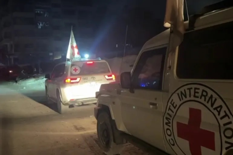 القسام تسلم الصليب الأحمر جثة أسير إسرائيلي عثرت عليها