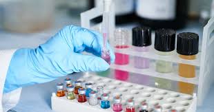 وزارة البيئة تشكّل فريقا متخصصا لتفقد مختبرات المدارس وحصر موادها الكيماوية