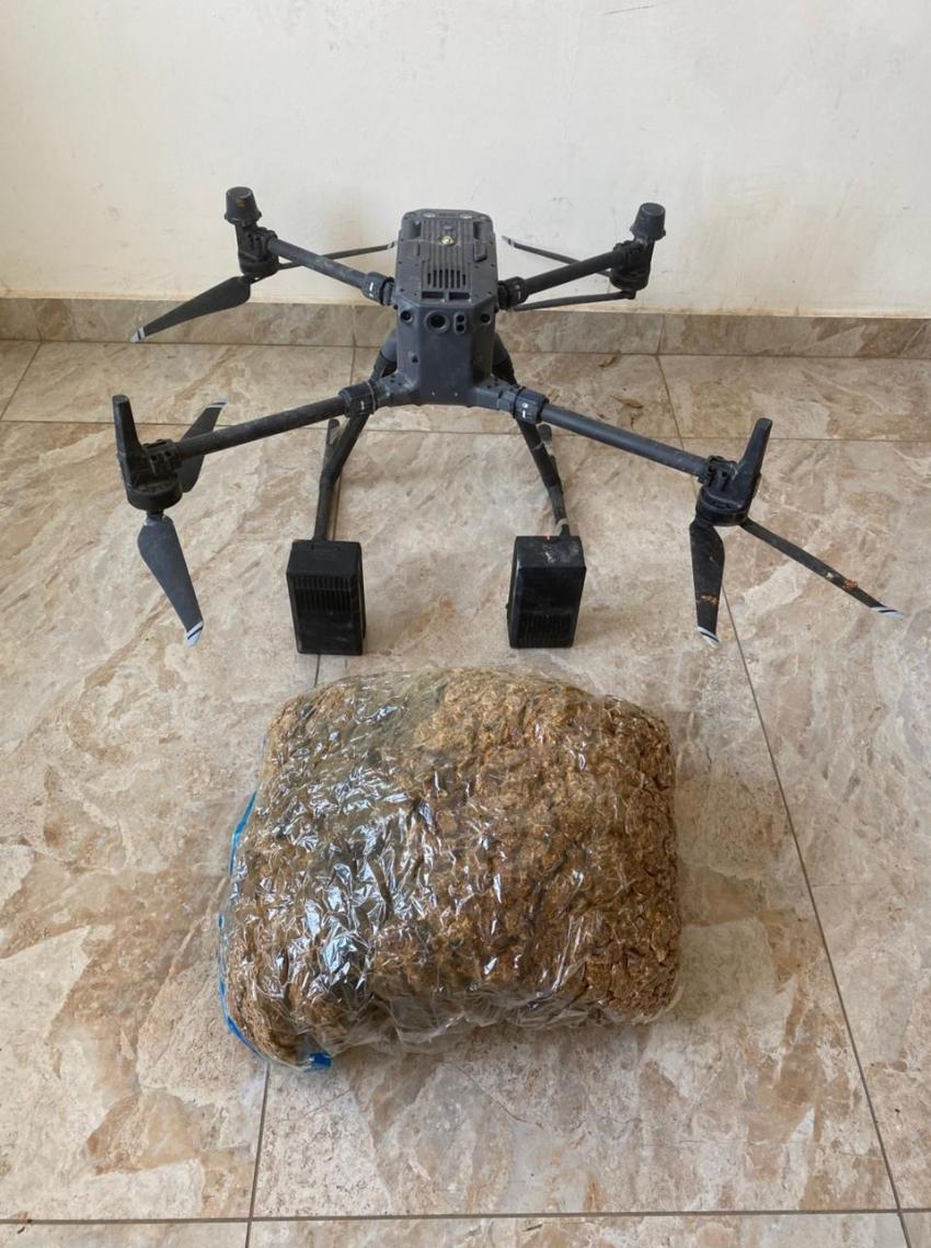 الجيش يطبق قواعد الاشتباك و يحبط محاولة تهريب مواد مخدرة بواسطة مسيرتين