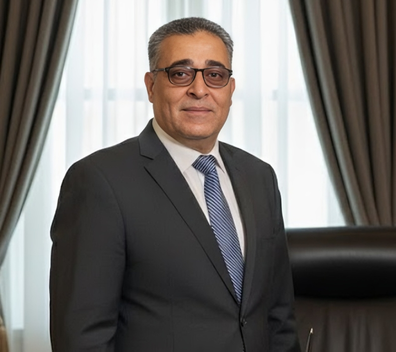 من صحفي الى كاتب.. رحلة 40 عاما