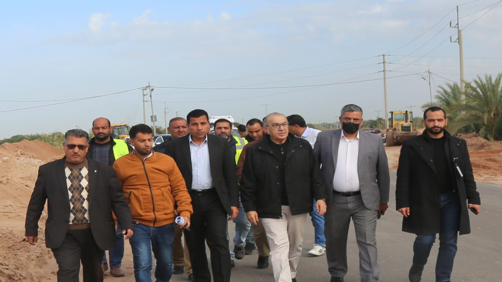 للوقوف على حجم الاضرار.. وزير الأشغال يتفقد مواقع تأثرت بالسيول في الكرك