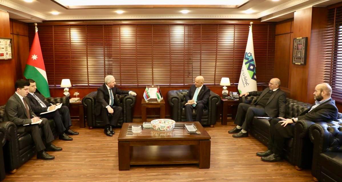 الحاج توفيق يبحث إنشاء مجلس أعمال أردني–أذربيجاني مشترك