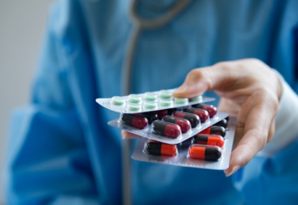 وزير الصحة: تنظيم مواعيد صرف الأدوية في عمان اعتبارا من بداية 2026