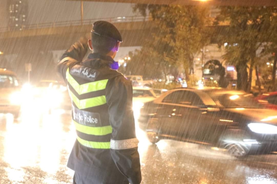 أجواء باردة وأمطار متفرقة تسبق تحسنا تدريجيا على درجات الحرارة مطلع الأسبوع