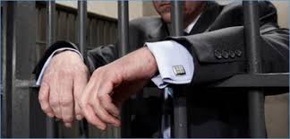 مكافحة الفساد: توقيف مندوب شركة تواطأ مع موظف في التربية