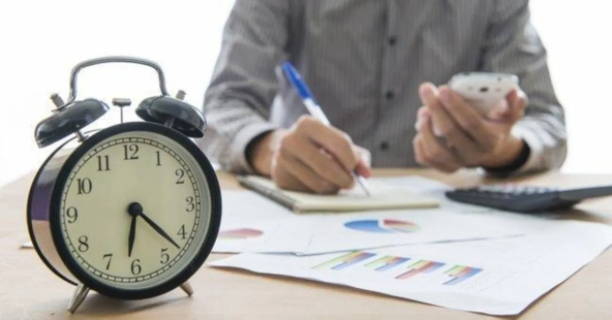 الحكومة تحدد ساعات الدَّوام في رمضان.. تفاصيل