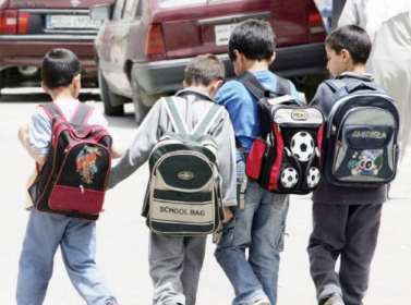 لأول مرة بالمملكة.. الحكومة تطلق برنامجًا لنقل طلبة المدارس الحكومية مجانًا