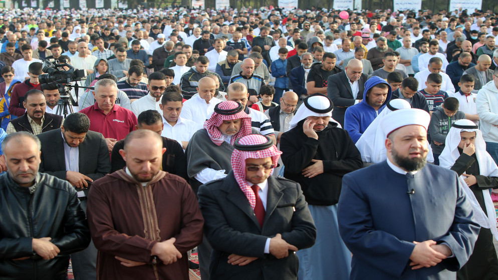 دائرة الإفتاء توضح بخصوص صلاة الجمعة اذا وافقت يوم العيد