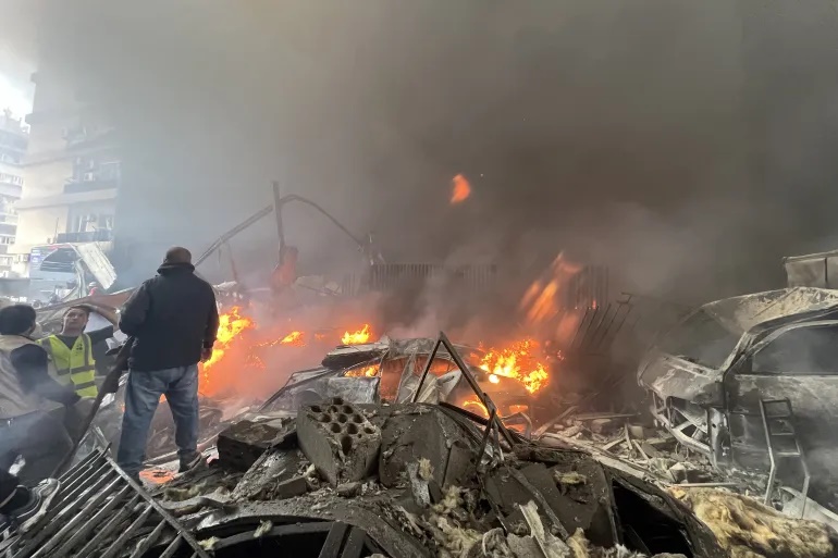 مئات الضحايا.. إسرائيل تشن 100 غارة على لبنان خلال 10 دقائق