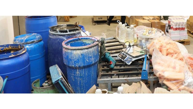 الجمارك تُحبط تصنيع مواد تجميل مقلدة داخل شقة سكنية