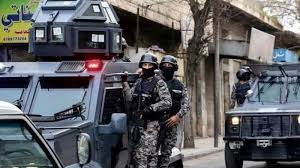 الأمن يُطيح بمطلق 7 رصاصات على آخر بعد تحديد موقعه ومداهمته في عمّان