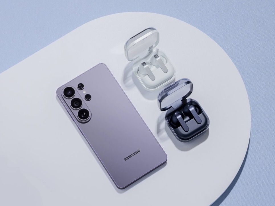 اجعل لحظاتك مميزة في عيد الأضحى مع هاتف Galaxy S26 Ultra وسماعات Galaxy Buds4 Pro