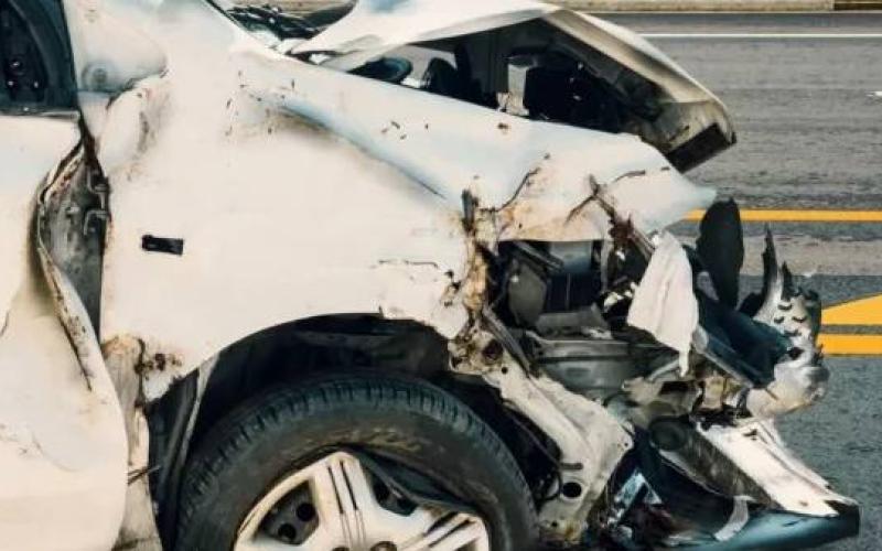 وفاة 3 أشخاص إثر تدهور مركبة واصطدامها بجدار اسمنتي في عمان