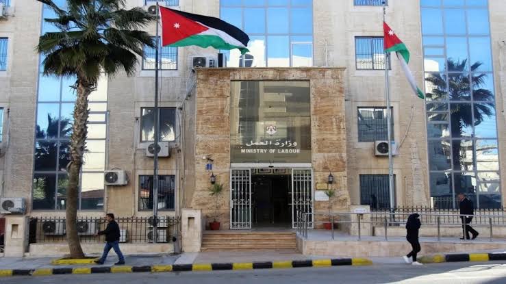 العمل: إصدار وتجديد 64 ألف تصريح للعمالة الوافدة منذ حزيران