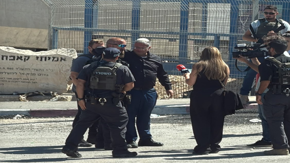 بن غفير يفتح جبهة جديدة.. قوات إسرائيلية تقتحم مجمع الأونروا تمهيدًا لهدمه
