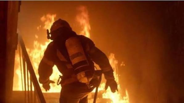 فاجعة بالزرقاء... وفاة 3 أطفال أشقاء وإصابة والديهم إثر حريق شقة