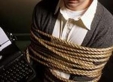 الأردن.. فتاة تستدرج رجلا إلى شقته.. وعصابة تعتدي عليه وتجبره على توقيع كمبيالة بـ4400 دينار